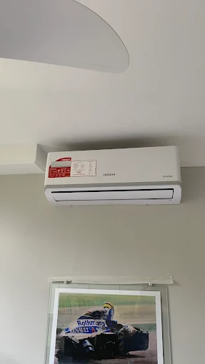 Ar condicionado split instalado em quarto residencial